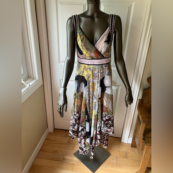 Coco+Carmen Dresses & Skirts - Coco+Carmen EUC chiffon multi fabric dress with contrast embroidered trim.